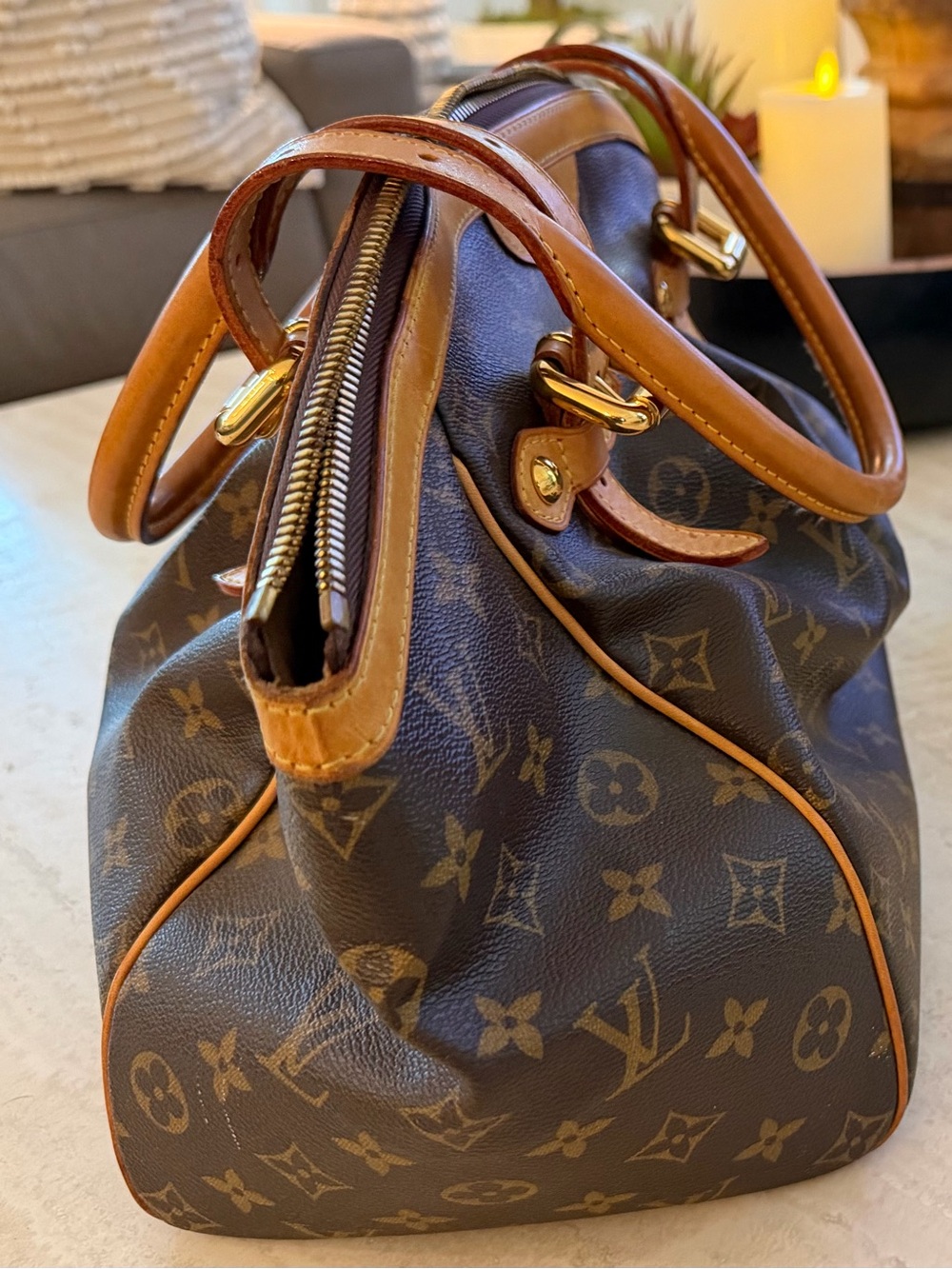 Louis Vuitton Tivoli GM Handbag - Picture 3 of 4